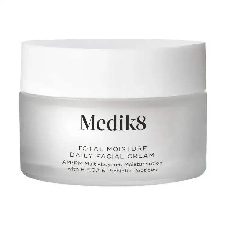 TOTAL MOISTURE DAILY FACIAL CREAM™ Тотал мойсчер дейлі фейшал крім – крем для глибокого зволоження шкіри миттєвої дії, як вдень так і ввечері.