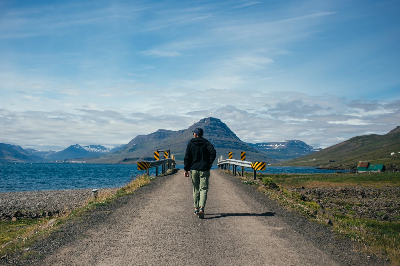 Hombre viajero islandia