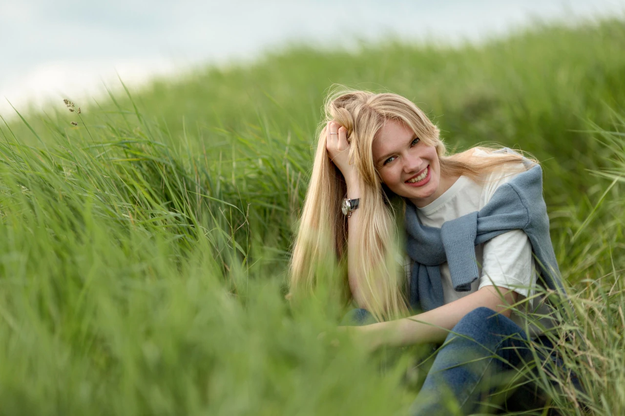 Mujer sonriente islandia