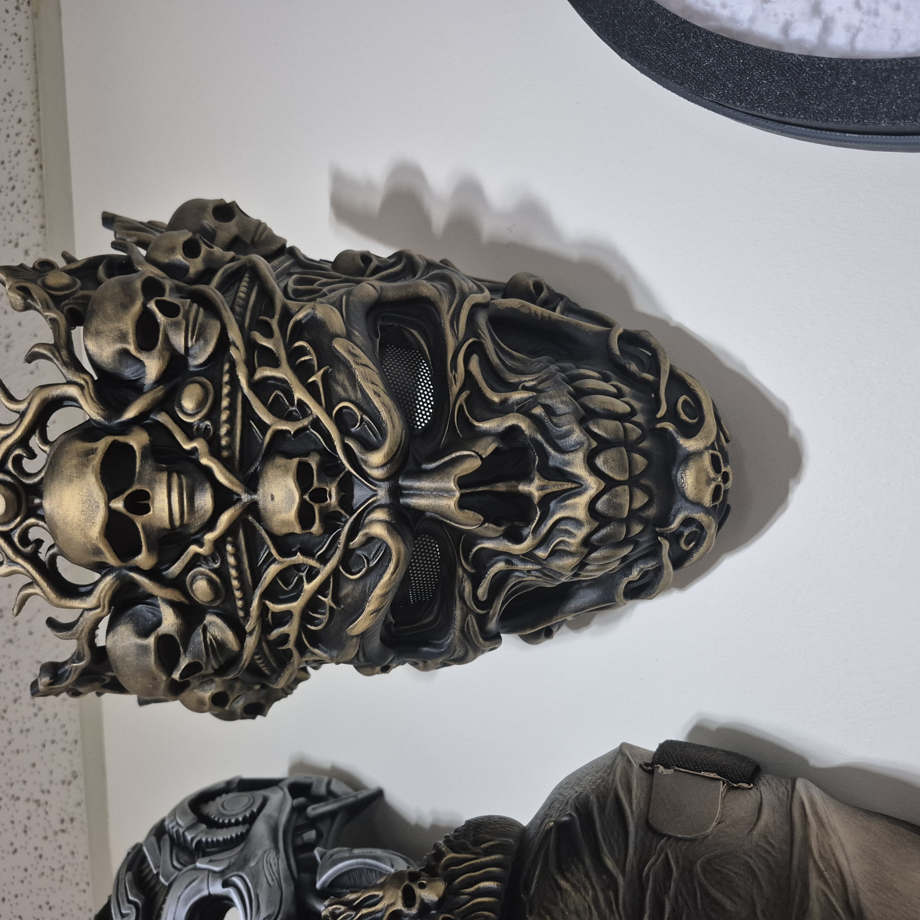 Wearable King of Darkness mask image 2