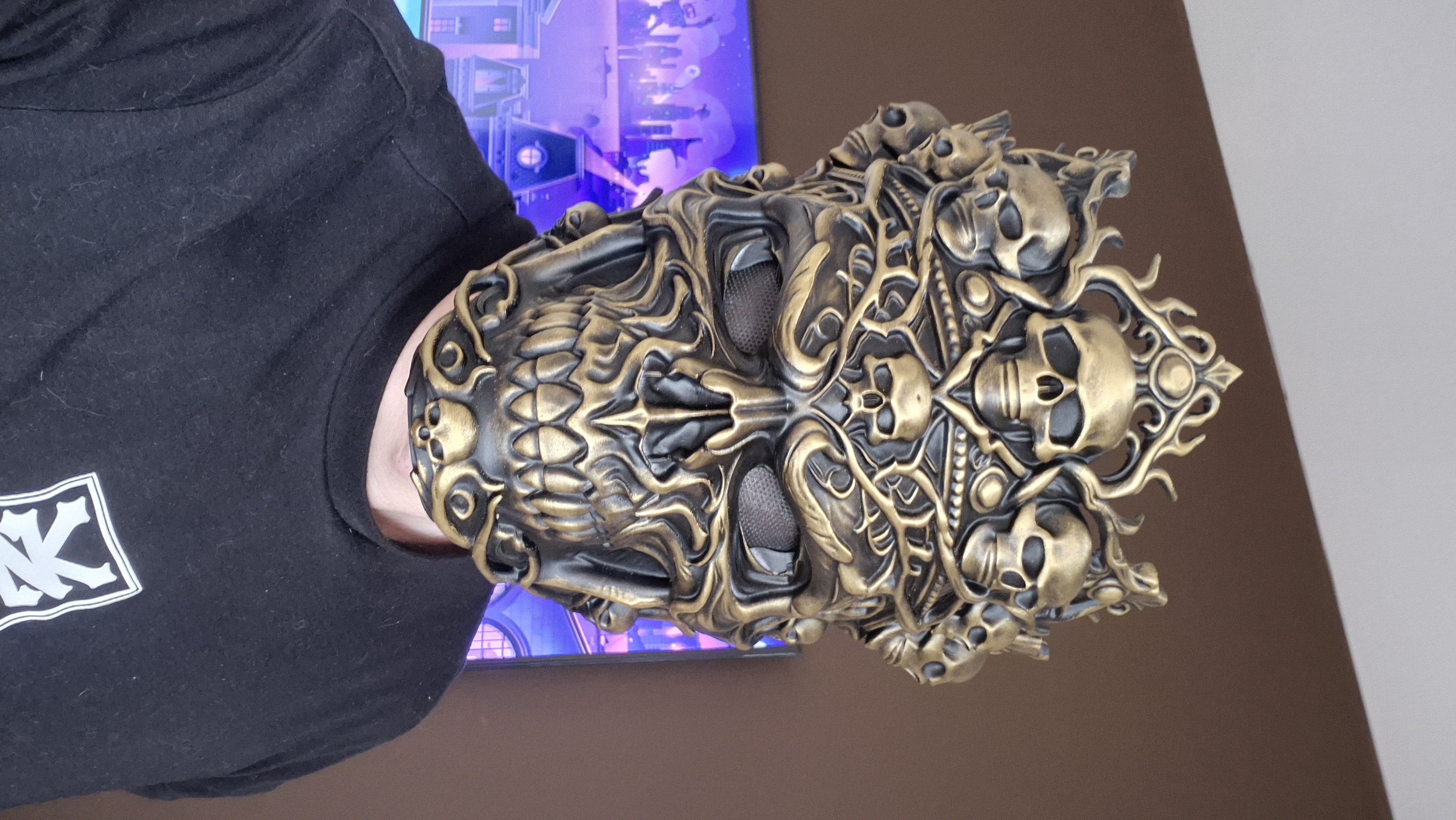 Wearable King of Darkness mask image 3
