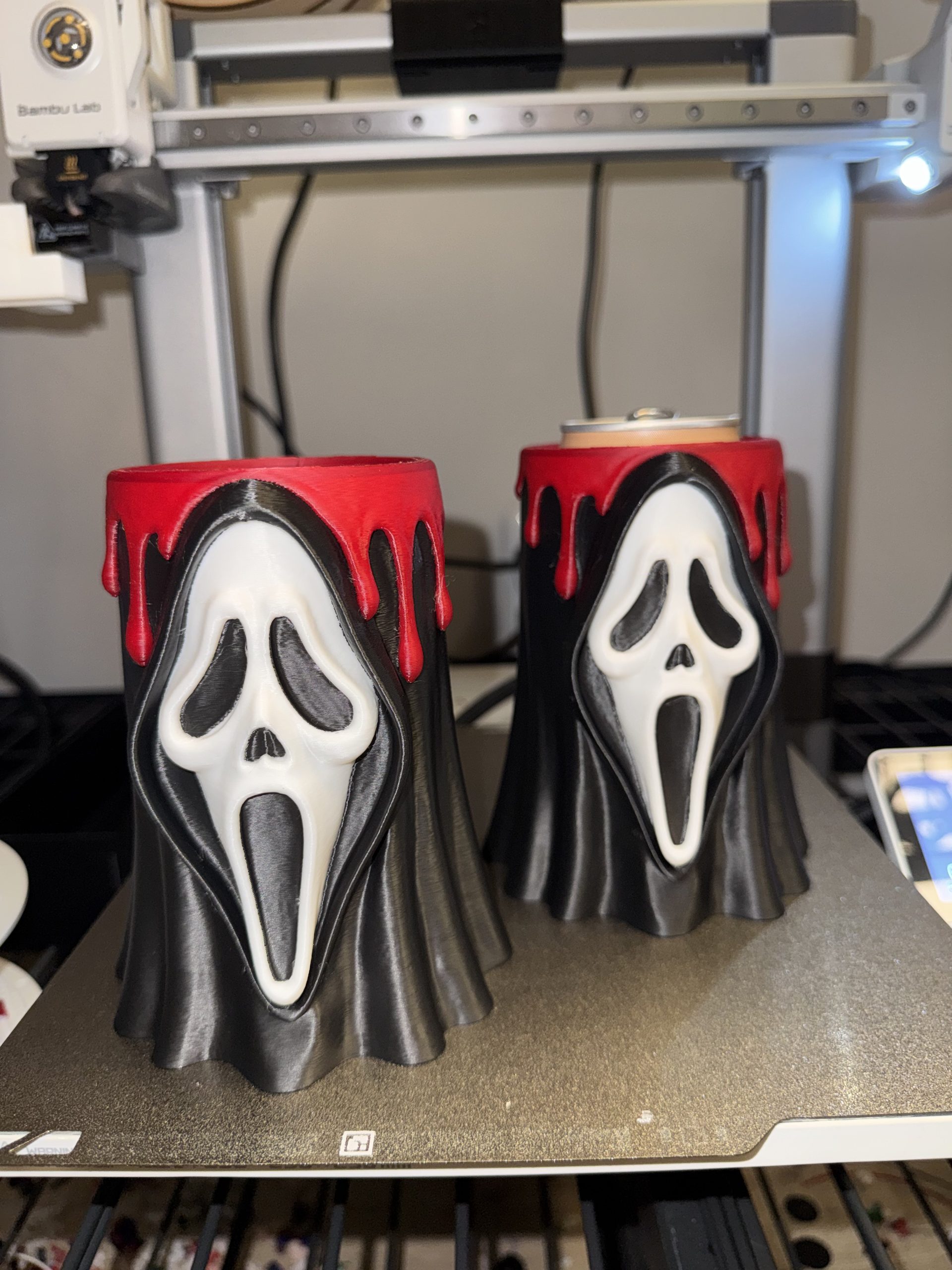 Ghostface Can Holder, Horror Movie Drink Koozie, Scream Inspired Can Sleeve, Halloween Gift, Spooky Drink Holder