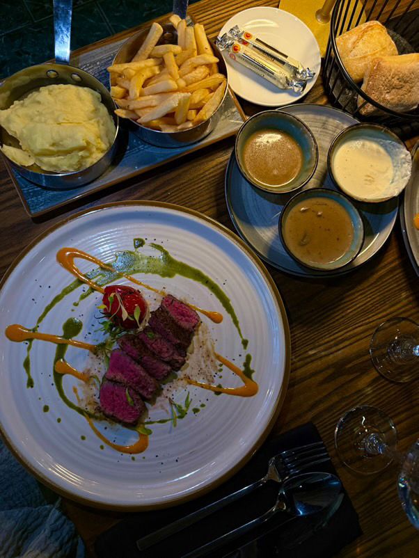 À LA CARTE TRAITEUR & RESTAURANT 8