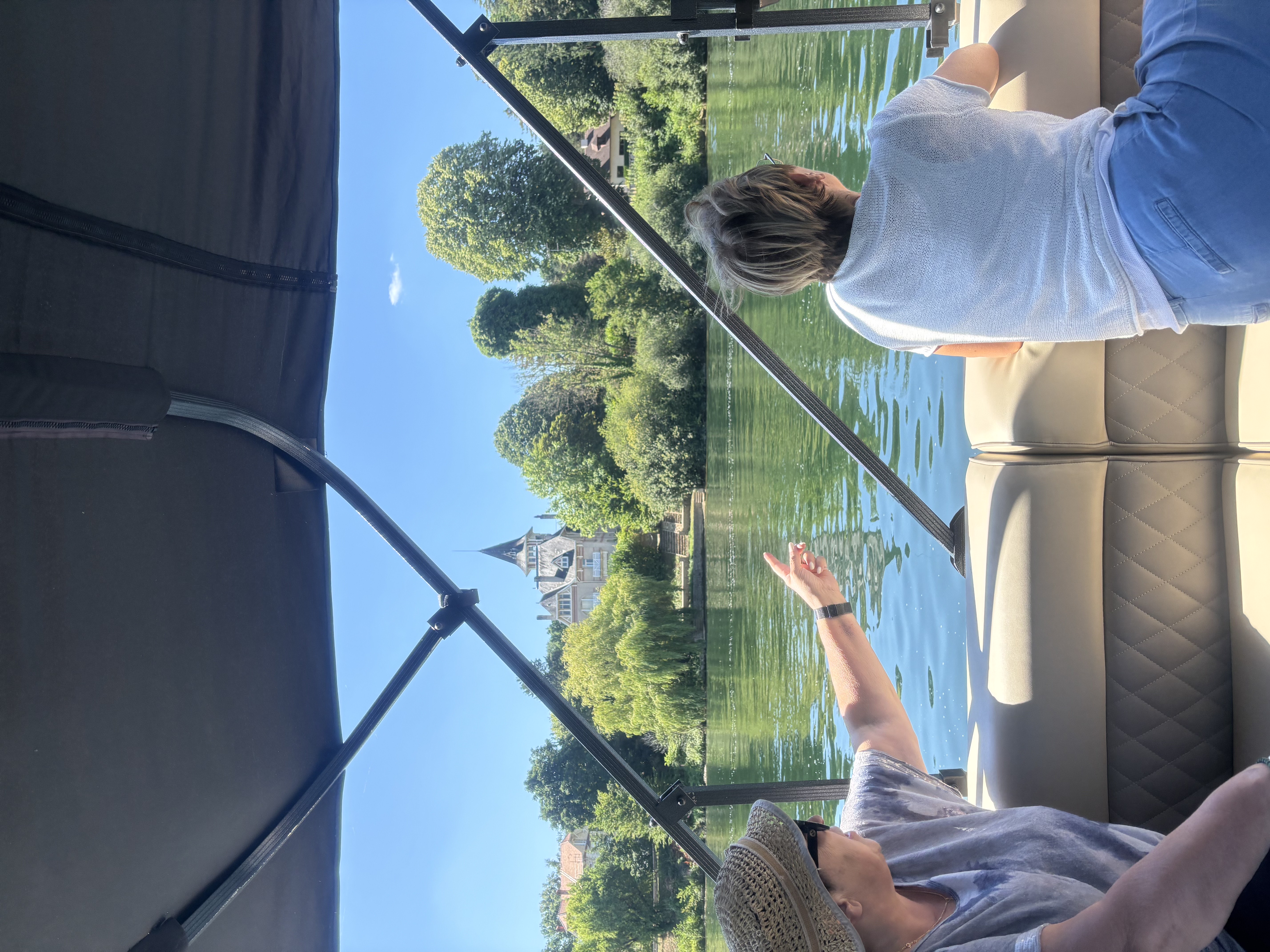 JOLLY - CROISIÈRES PRIVATIVES SUR LA SEINE 2