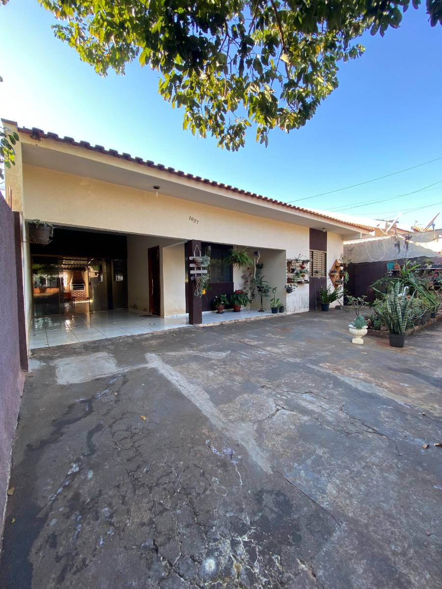 Casa com 3 quartos, Centro - Iguatemi