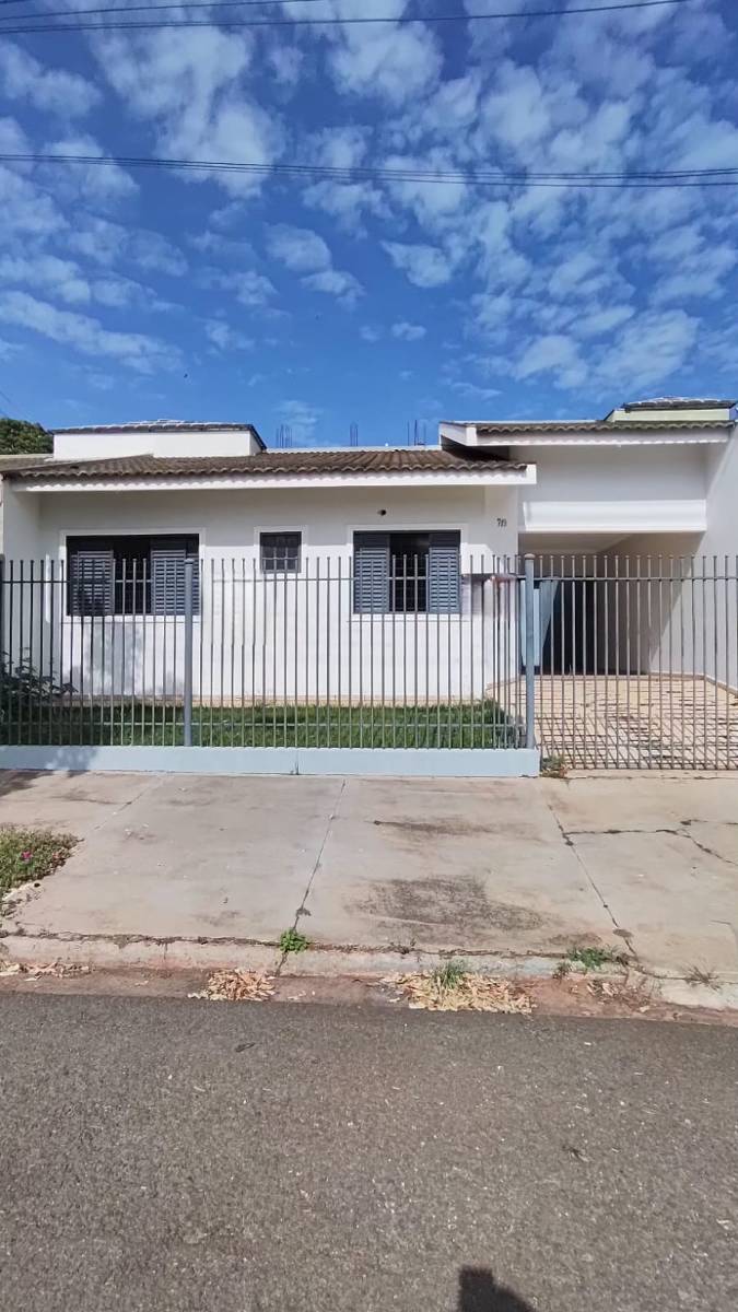 Casa com 3 quartos, Vila Carraro - Mandaguaçu