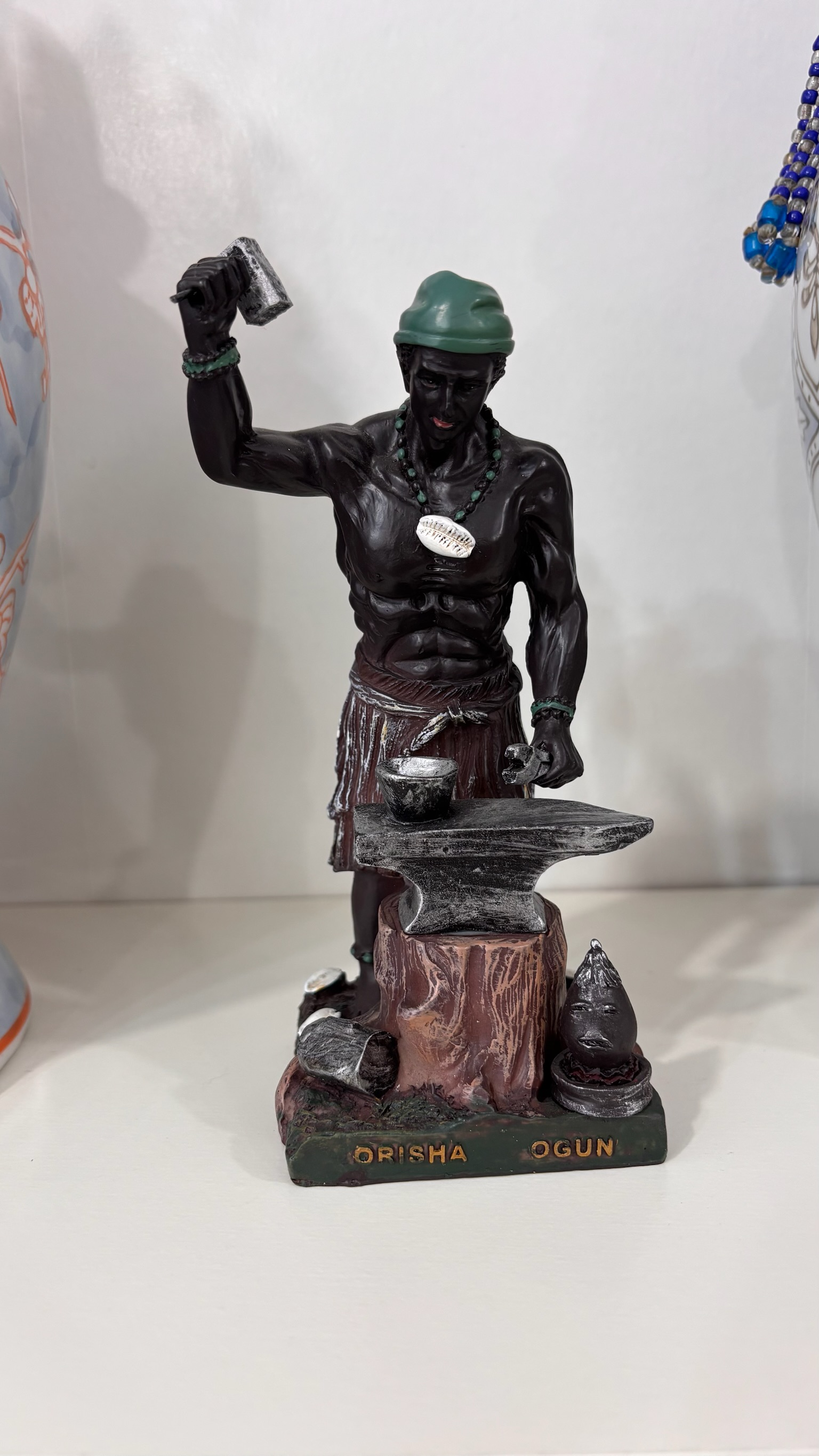 FIGURA OGGUN 20CM