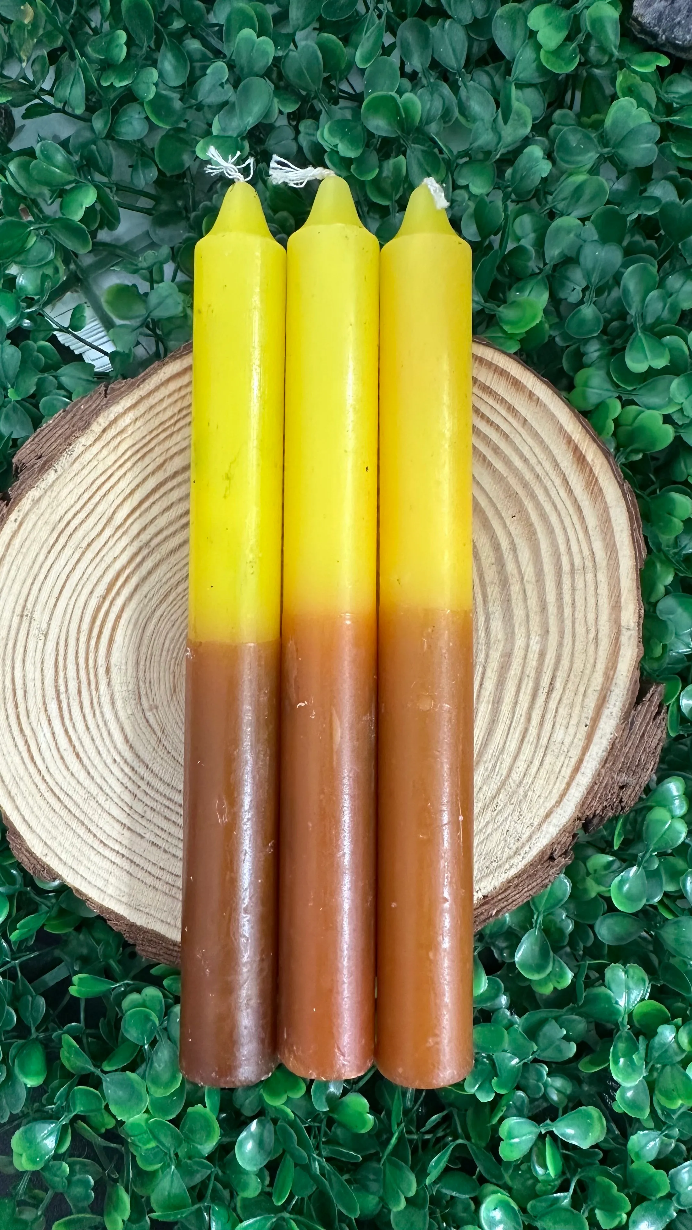 Producto Bella Bruja: Vela bujía amarilla y marrón