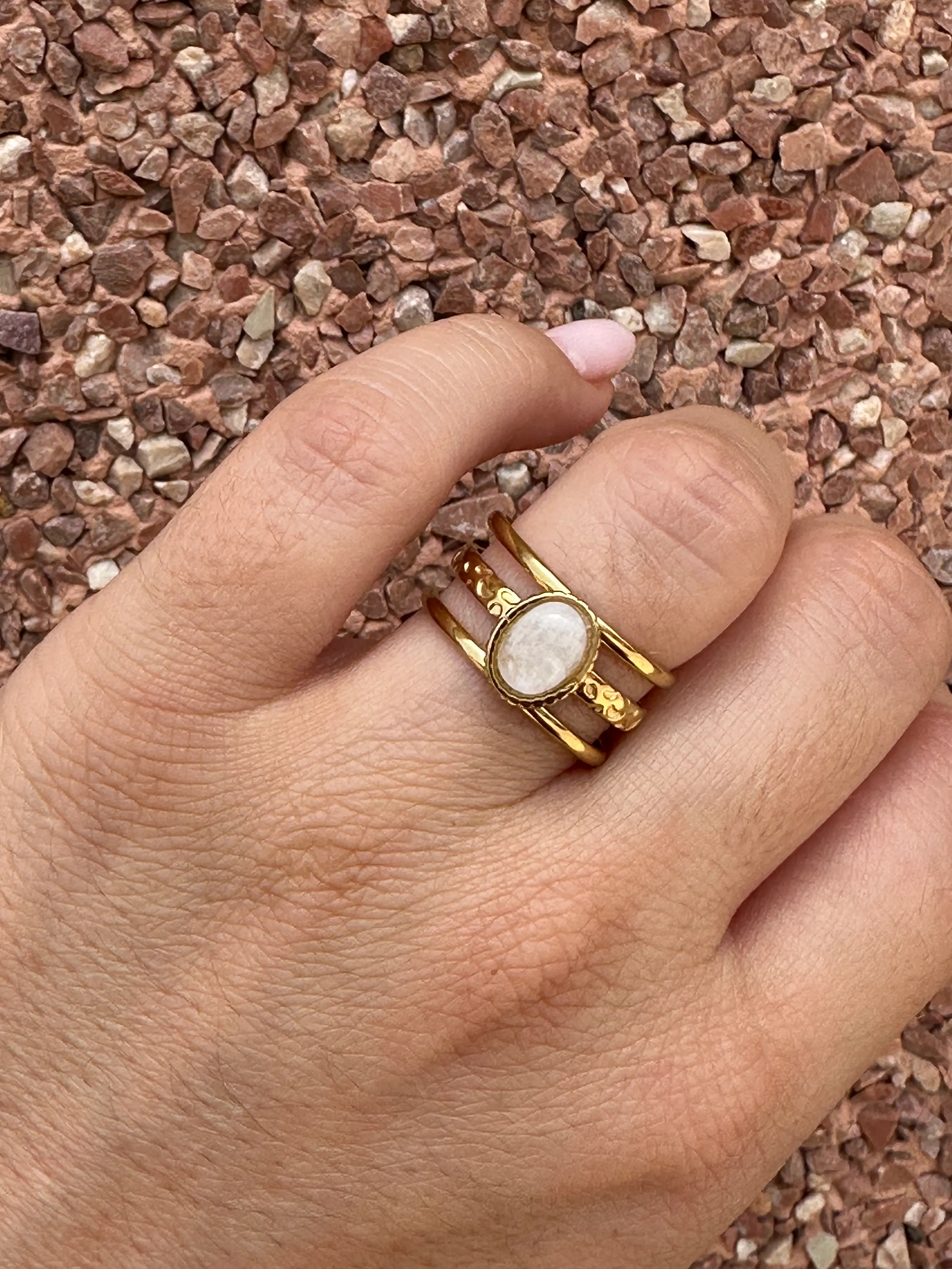 Producto Bella Bruja: Anillo  piedra luna