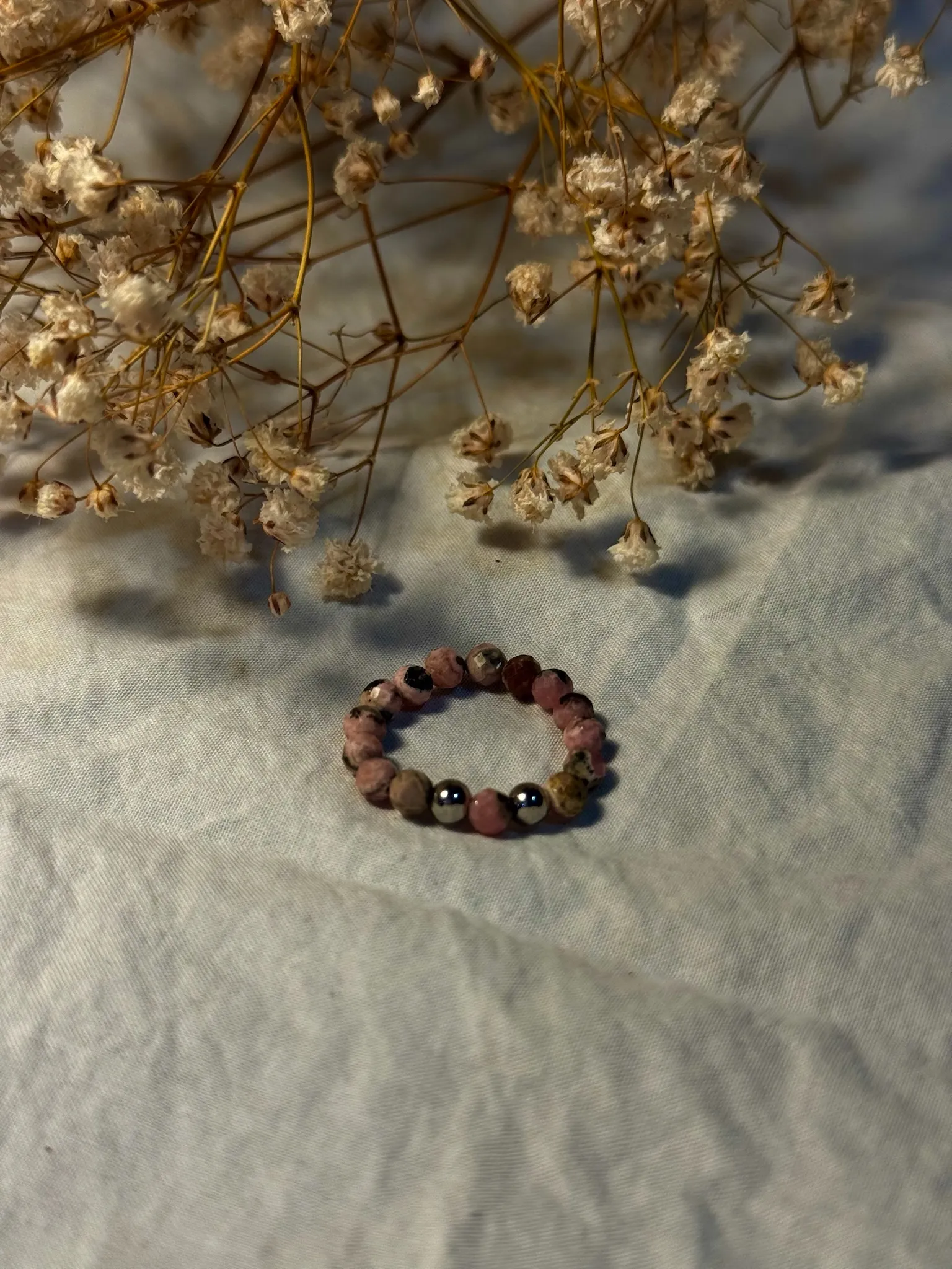 Producto Bella Bruja: Anillo Mineral Rodonita
