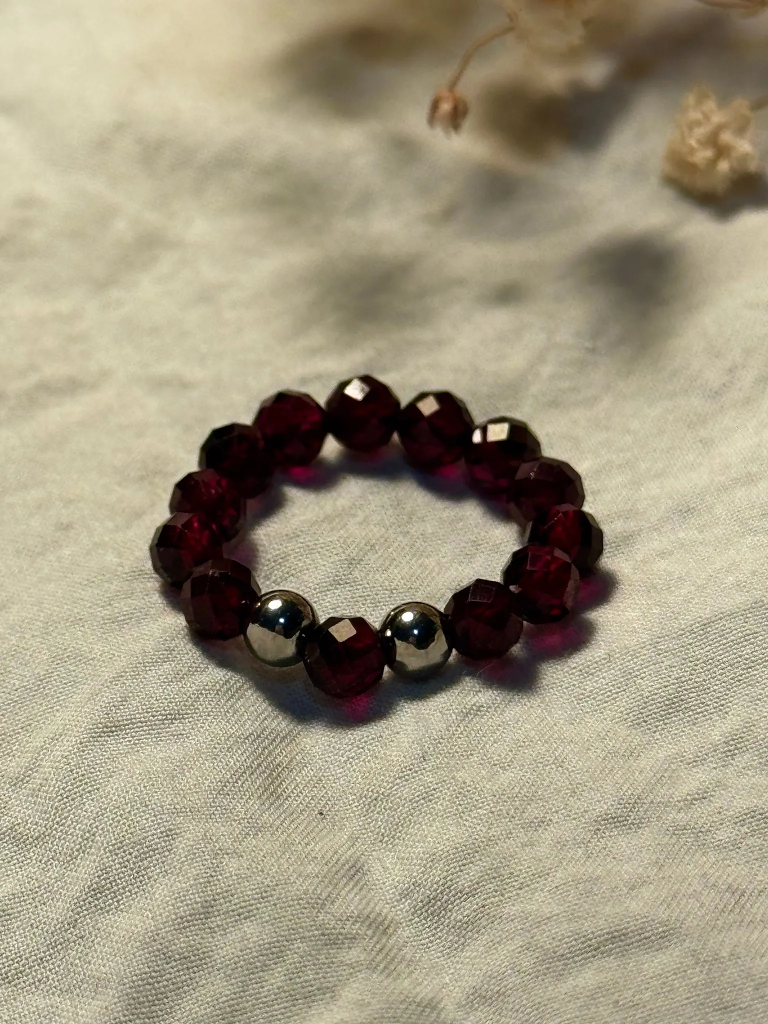 Producto Bella Bruja: Anillo Mineral Granate
