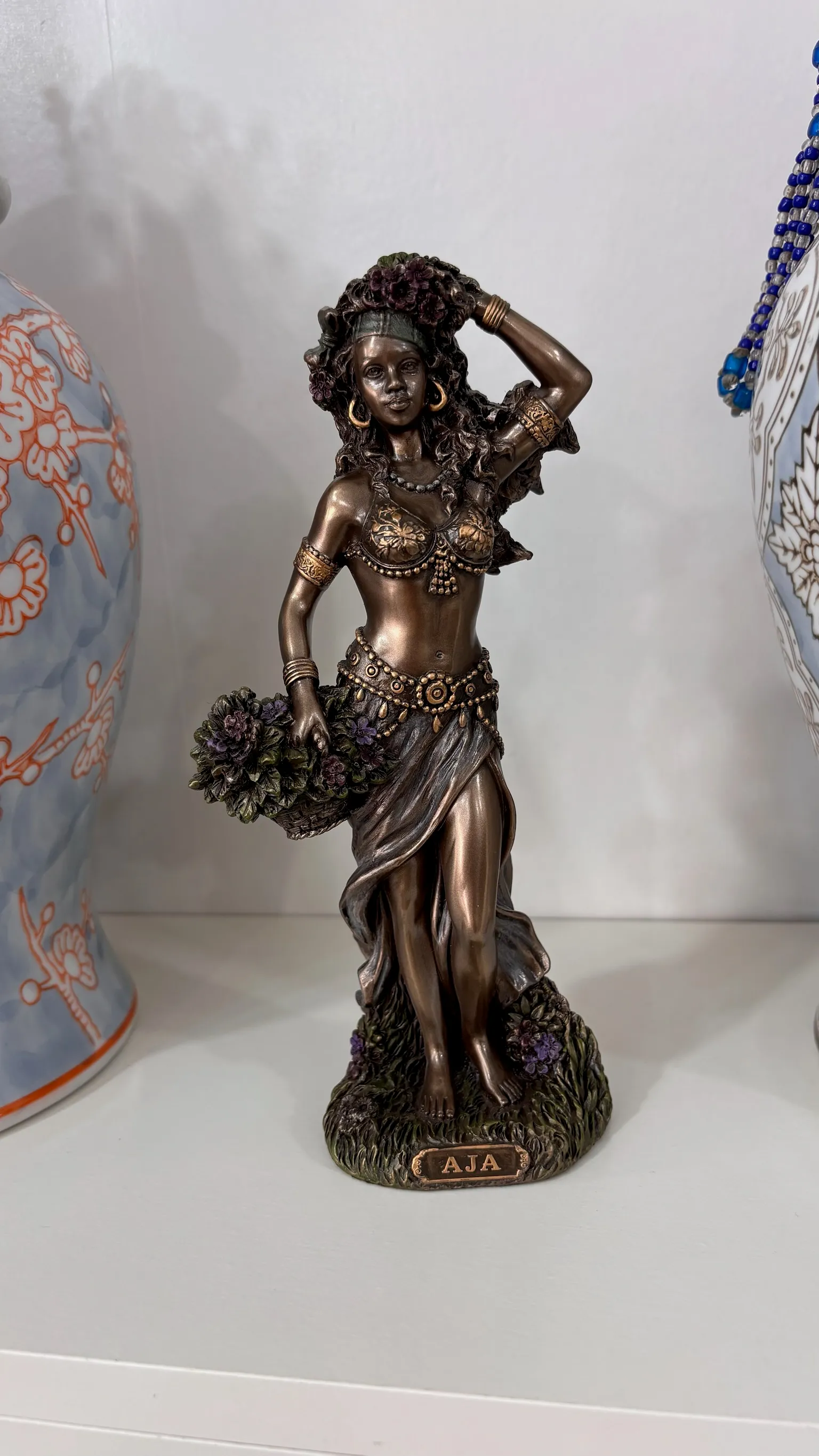 Producto Bella Bruja: Figura Aja bronce