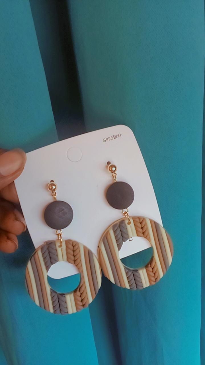 earpins 