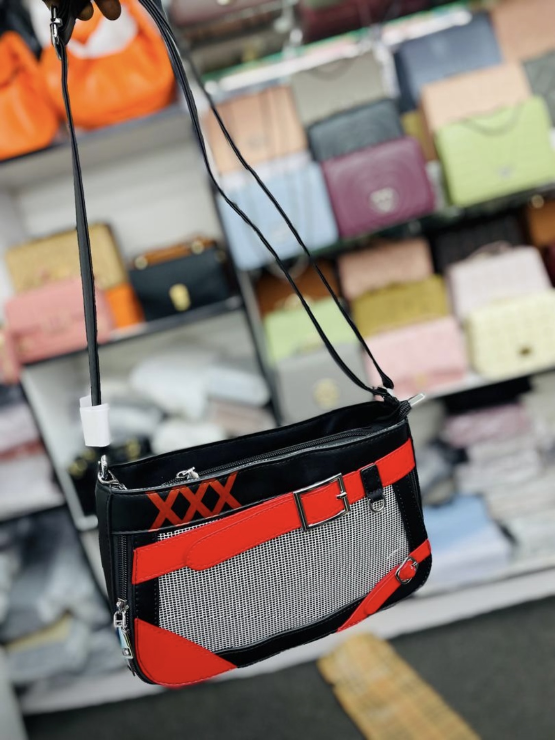 DESIGNED SHOULDER BAGS 