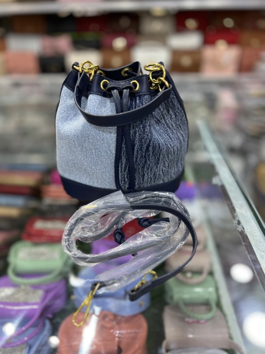 BUCKET HEART SHOULDER BAGS