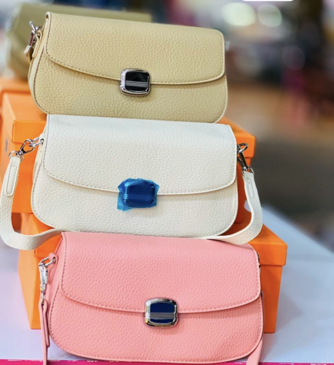 CLASSIC SHOULDER BAGS 