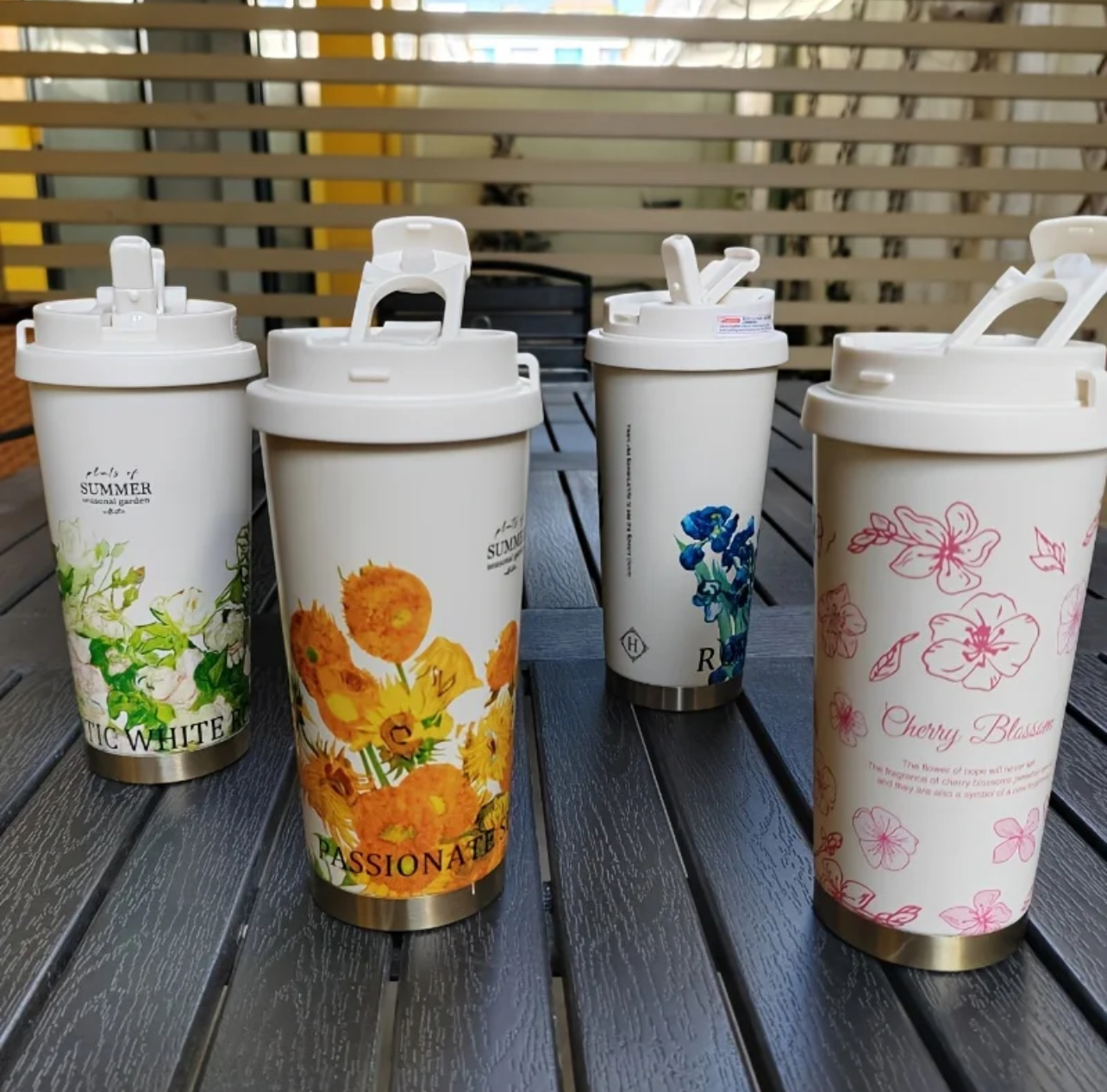 Romantic White Rose Stuck Mugs.