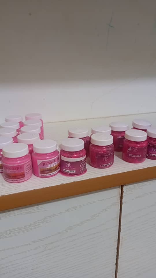 Lip scrub