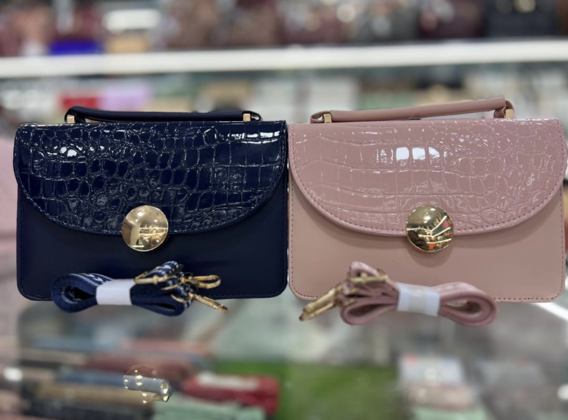 SHOULDER BAGS 