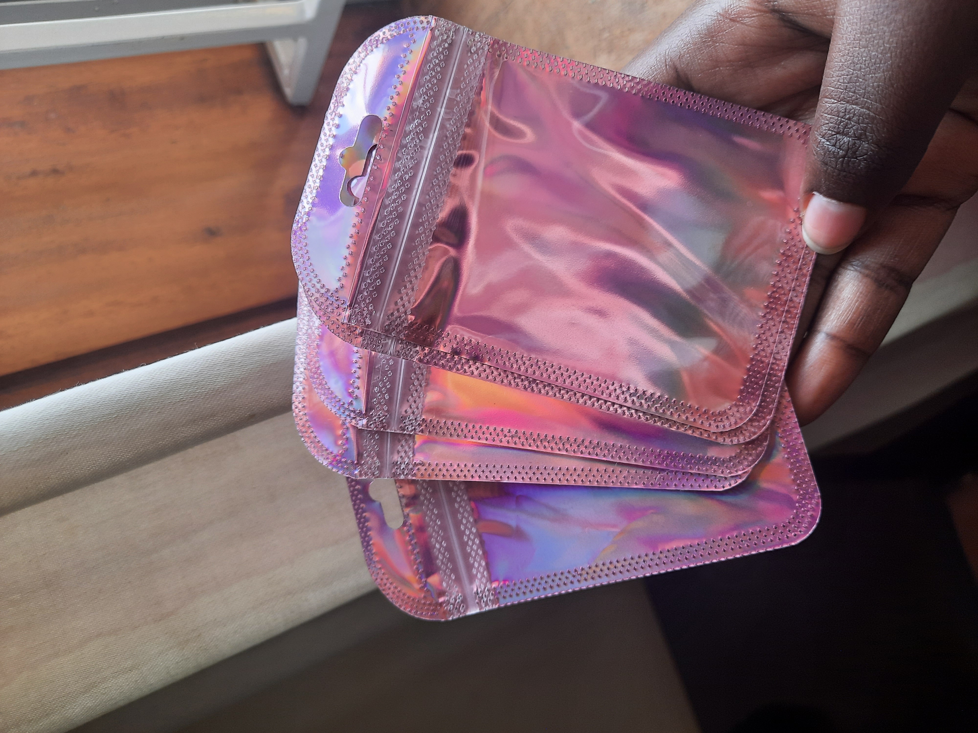 Holographic pouches 
