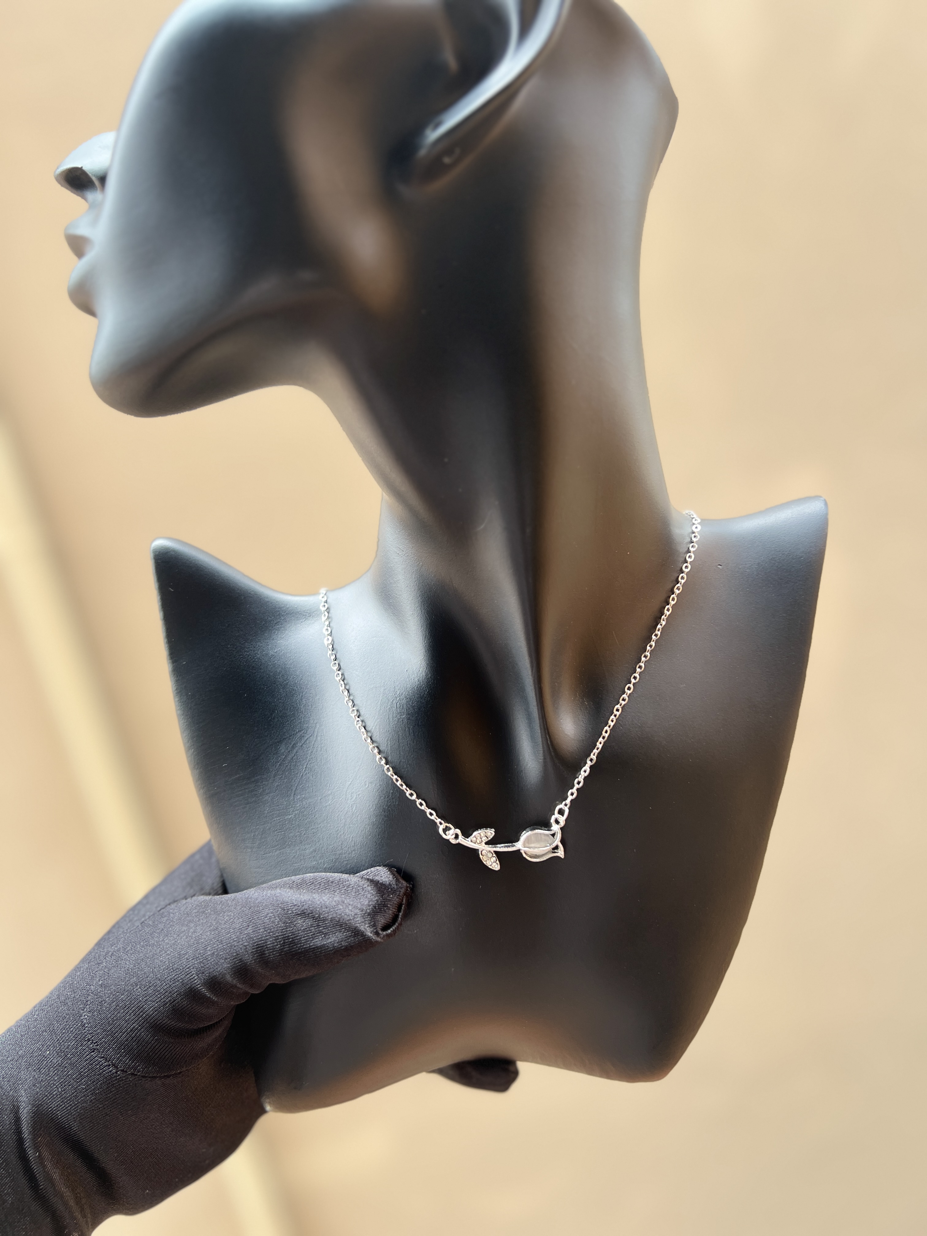 Silver flower necklace 