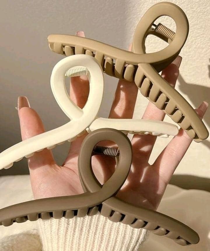 4pcs Matte finish cris cross Hair clips