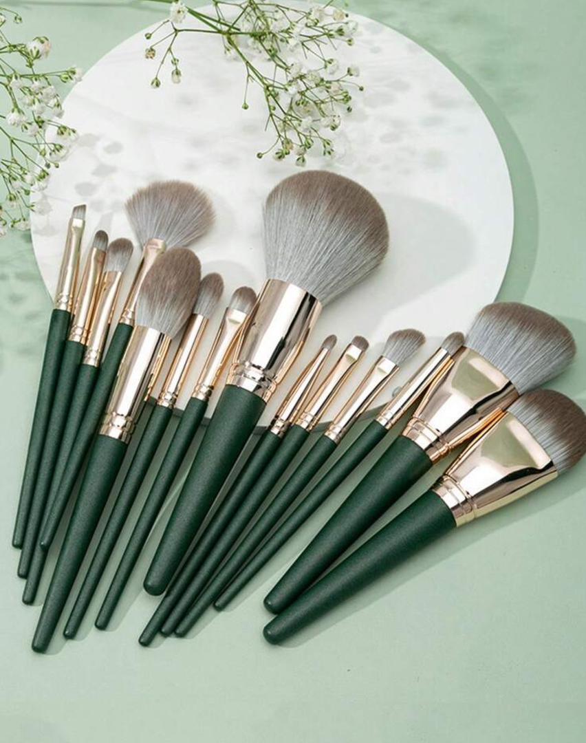 Set of Makeup Brushes 