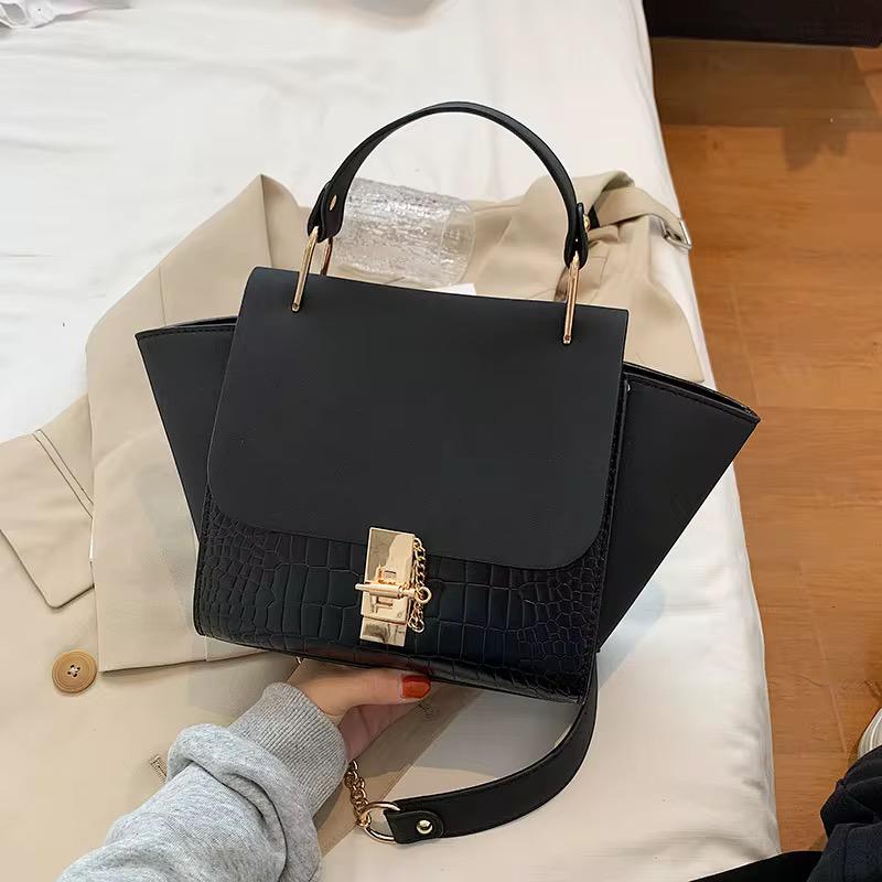 Chain Cross Body Hand bag 