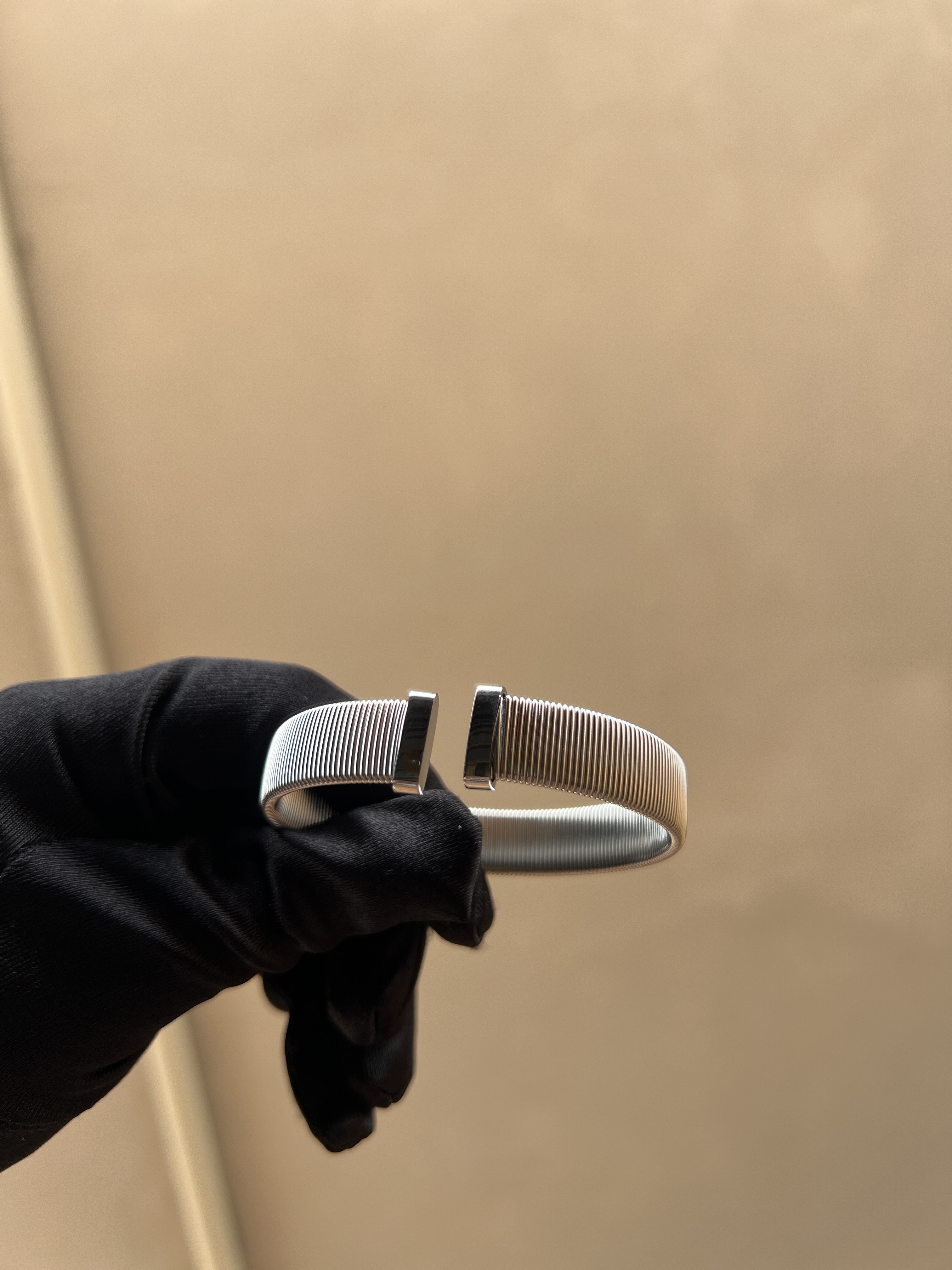Adjustable silver bangle 