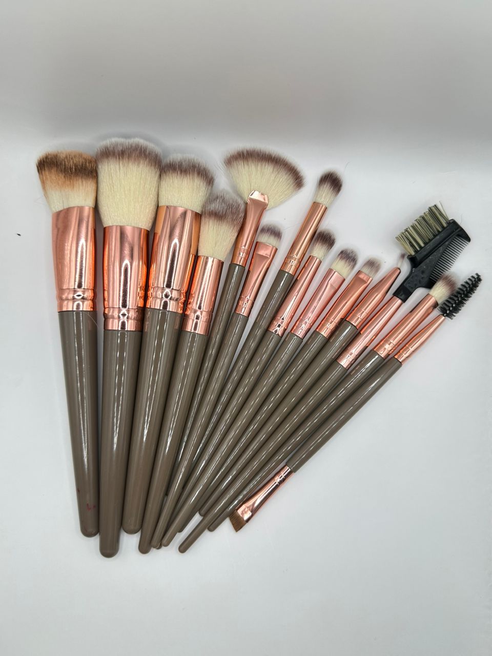 Set of Makeup Brushes 