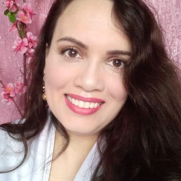 AMANDA🌷LOPES - estética - Futura Esteticista & Cosmetóloga. Acadêmica em Estética e Cosmética pela Faculdade das Américas. Técnica em Estética formada pelo Senac SP.