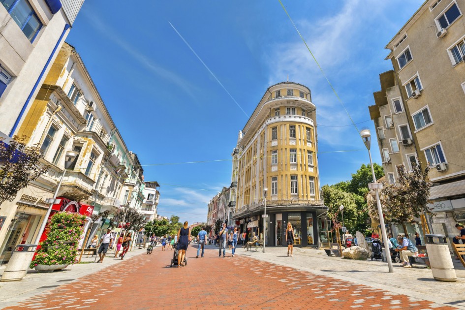 BEMEDI: Life in Varna - As a Med Student 🏖️ 👯 - Varna inner city pedestrian area