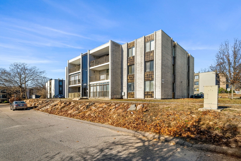 תמונה של הנכס: 30 Skyline Dr #6, Braintree