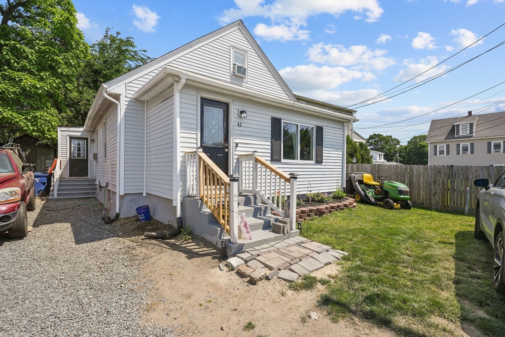 תמונה של הנכס: 42 Taunton Ave, Seekonk