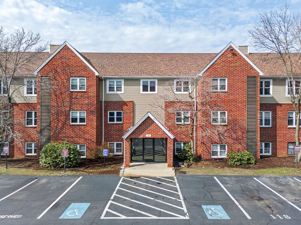 房源照片：35 Longworth Avenue #12, Brockton
