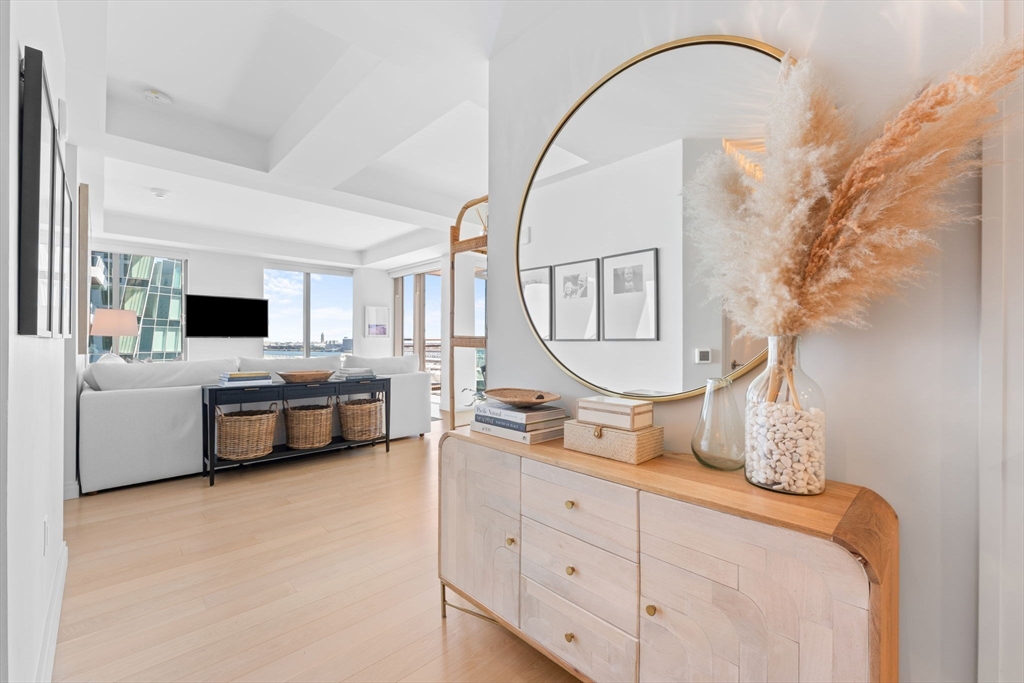 תמונה של הנכס: 133 Seaport Blvd #1022, Boston