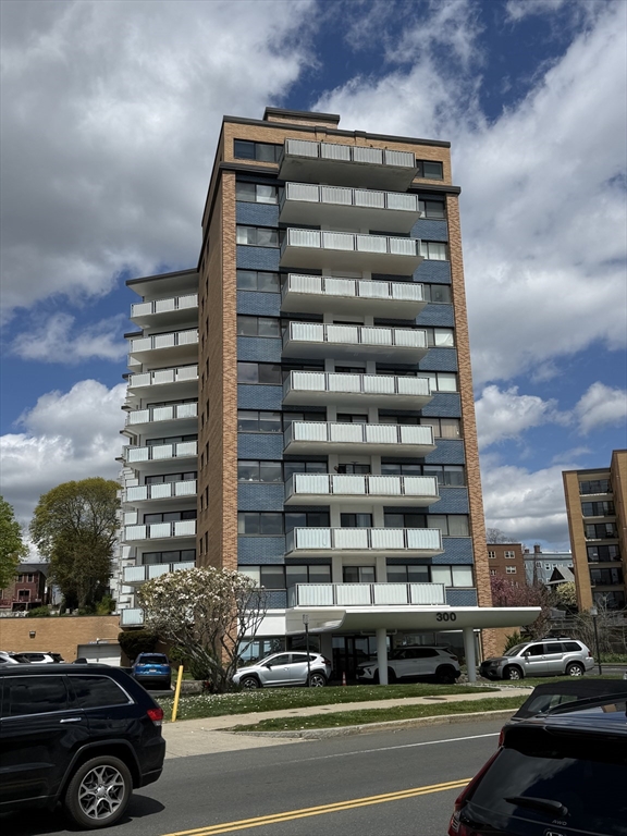 תמונה של הנכס: 300 Lynn Shore Drive #207, Lynn