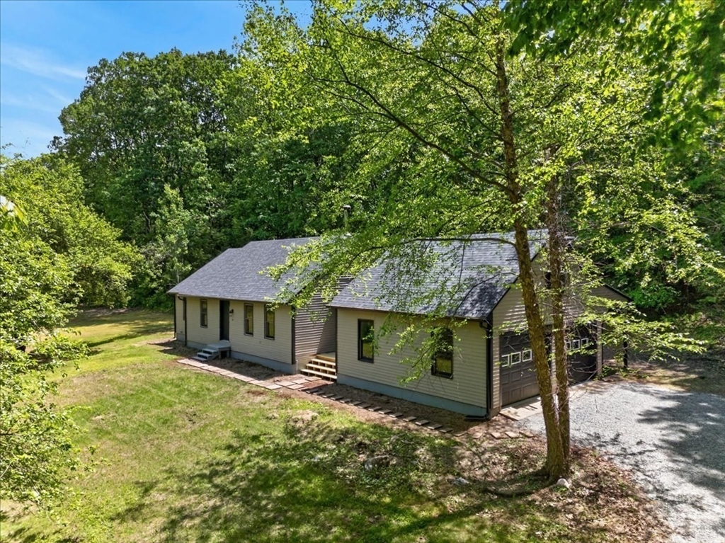 房源照片：67 Chmura Rd, Hadley