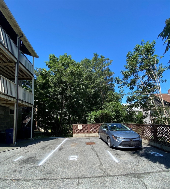 房源照片：33 Iroquois Street #Parking, Boston