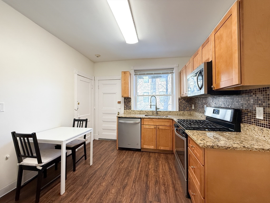 房源照片：158 Kelton St #4, Boston