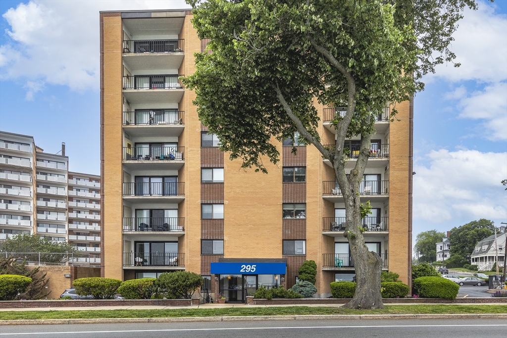תמונה של הנכס: 295 Lynn Shore Drive #402, Lynn