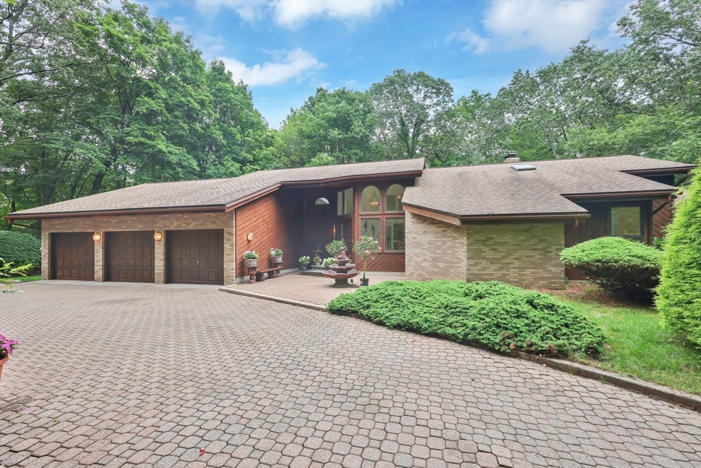 房源照片：780 Birnie Ave, West Springfield