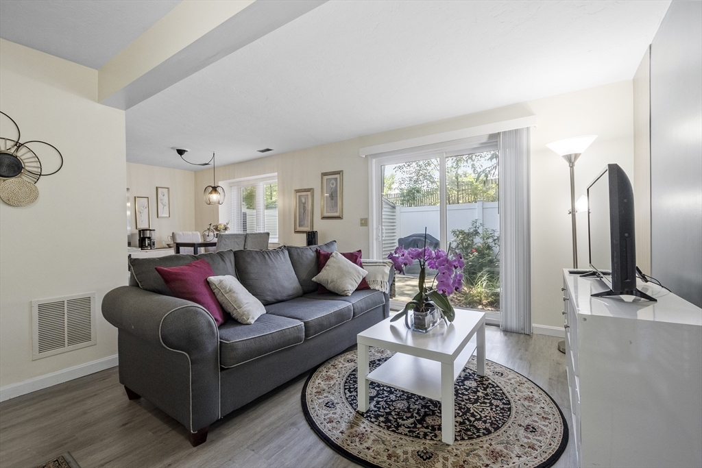 房源照片：49 Meadow Pond Dr #K, Leominster