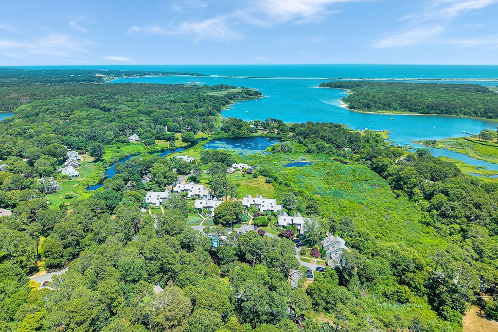 תמונה של הנכס: 40 Hidden Cove Road Unit 2 #2, Oak Bluffs