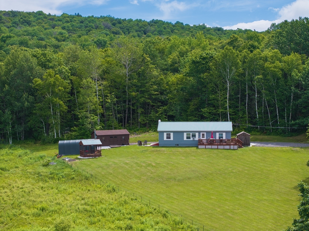 תמונה של הנכס: 472 & 0 East Hoosac St, Adams