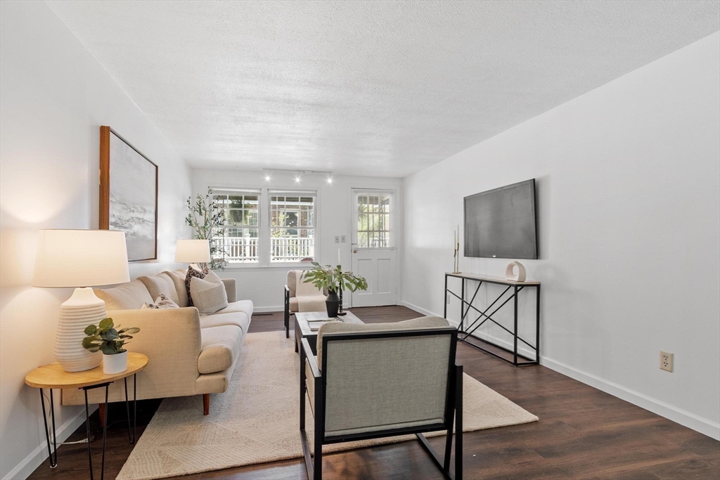 תמונה של הנכס: 5 Elm Street #1, Acton
