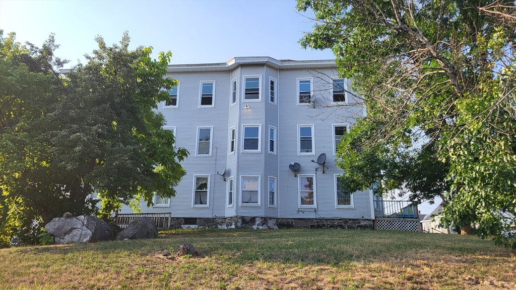 תמונה של הנכס: 205 School Street #3, Lowell