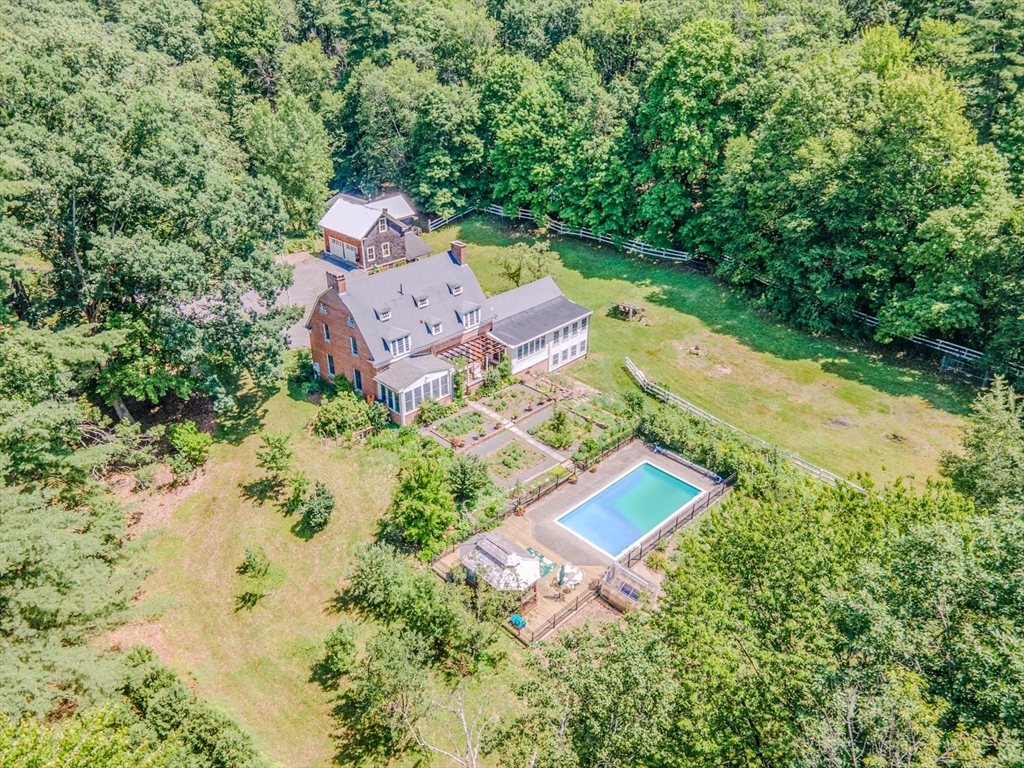 תמונה של הנכס: 237 Birnam Road, Northfield