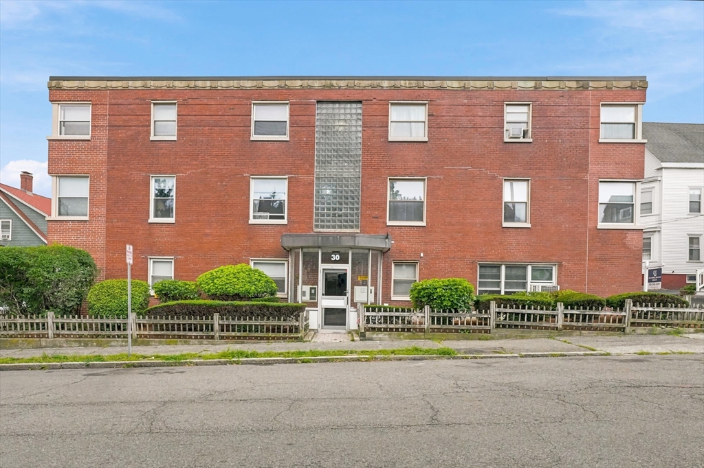 תמונה של הנכס: 30 Ocean Street #6, Lynn