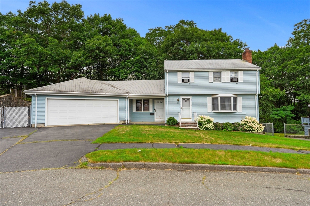 תמונה של הנכס: 64 Spring View Drive, Lynn